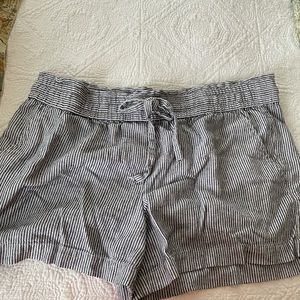 Loft Outlet pull on shorts size L